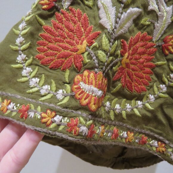 RITU KUMAR AARKE Afnan Festive Floral Embroidered Kaftan Maxi Dress Size M NWT - Picture 8 of 14